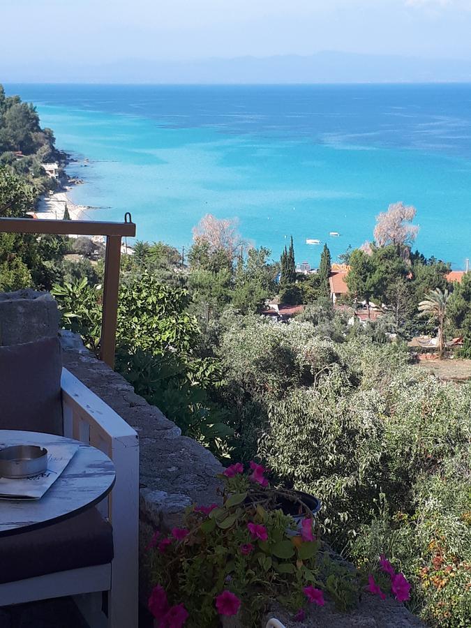 Villa George Афитос Екстериор снимка