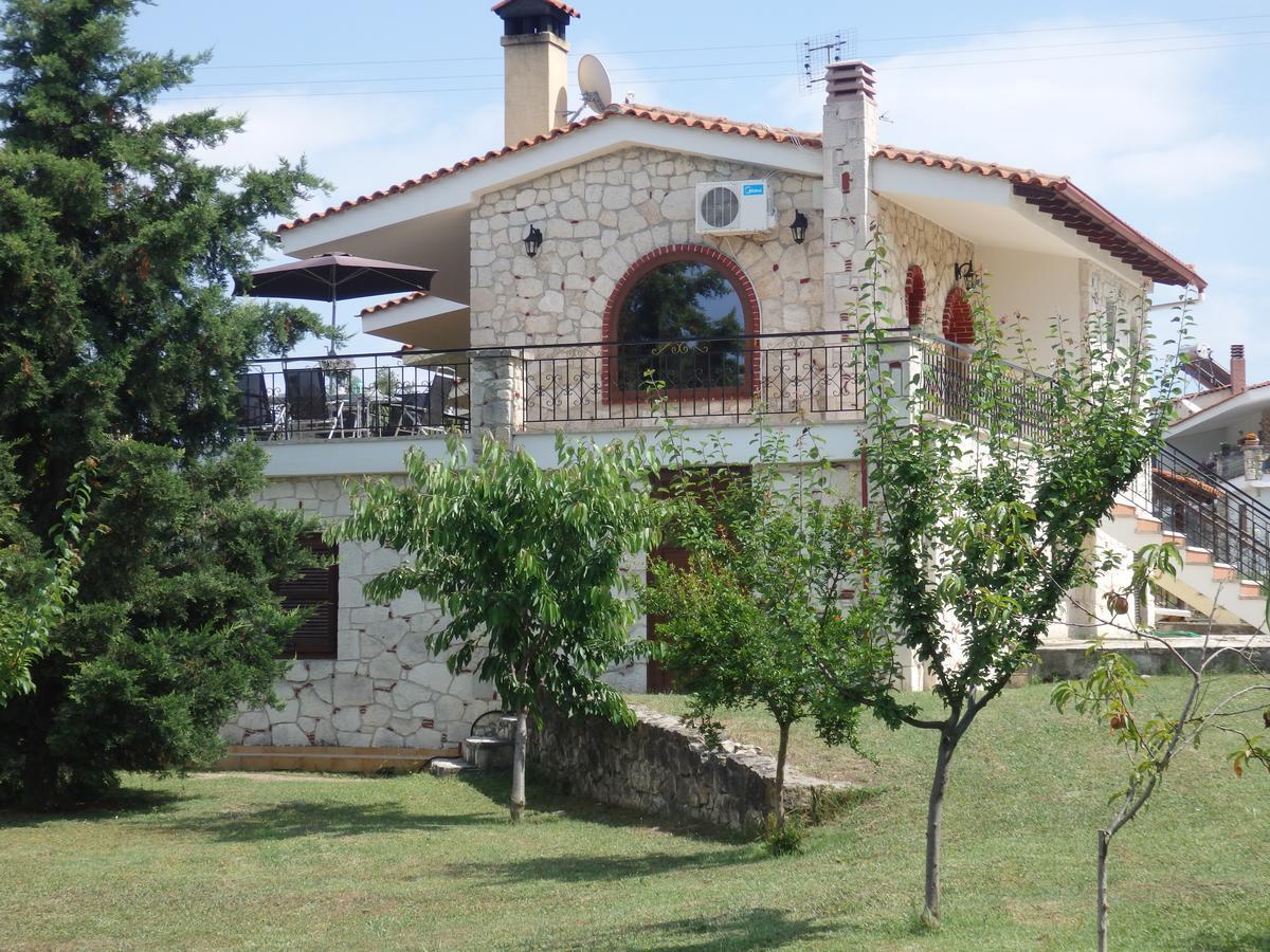 Villa George Афитос Екстериор снимка